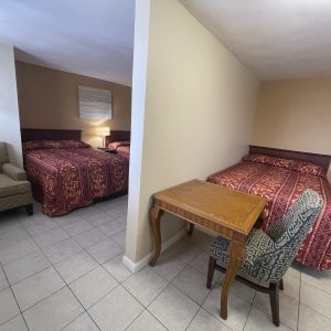 six-person-suite (4)
