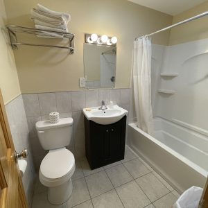 eight-person-suite (5)