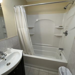 eight-person-suite (6)